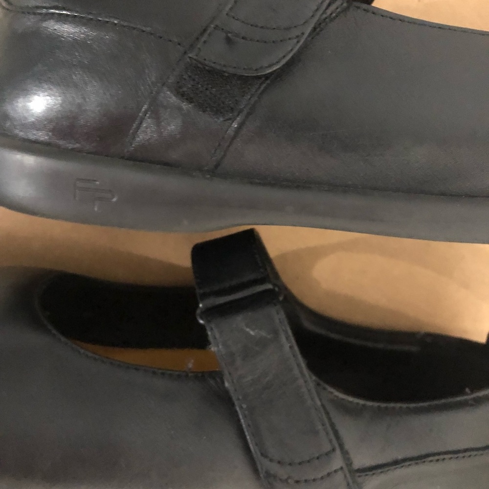 Shoe - Picture 3 of 6